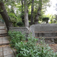 Парк "Дюльбер". Разбит в конце XIX в. Инициатор создания парка - великий князь Петр Николаевич Романов (внук Николая I). Проект парка с учётом эскизов Романова разработал ялт. арх. Н. П. Краснов, высажен с участием  крымского садовода Л. Кремера.