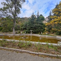 Архитектурно-парковый комплекс Юсуповского дворца в посёлке Кореиз. Площадь парка — около 16 га, создан известным ландшафтным дизайнером Карлом Кебахом и директором императорского ботанического сада Николаем Гартвисом в 1820-х гг.