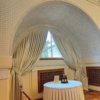 Парадная столовая уникальна по декоративной отделке интерьера и является настоящим шедевром работы архитектора Краснова. Циркульная арка.