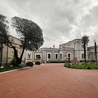 Княгиня Анна Голицына построила здесь дачу «Розовый дом» и разбила сад. В 1880-х гг. имение приобрёл князь Феликс Юсупов-старший. В 1909 г. Феликс Юсупов-младший перестроил дачу в дворец.