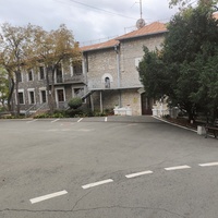 Архитектурно-парковый комплекс Юсуповского дворца. Площадь парка — около 16 га, создан известным ландшафтным дизайнером Карлом Кебахом и директором императорского ботанич. сада Николаем Гартвисом в 1820-х гг. Гостевой дом (дворец Голицына).