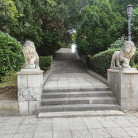 Архитектурно-парковый комплекс Юсуповского дворца в посёлке Кореиз. Площадь парка — около 16 га, создан известным ландшафтным дизайнером Карлом Кебахом и директором императорского ботанического сада Николаем Гартвисом в 1820-х гг.