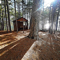 Вдоль Кореизской тропы в Ялтинском горно-лесном заповеднике. Беседка отдыха. Место пересечения с Мисхорской тропой.
