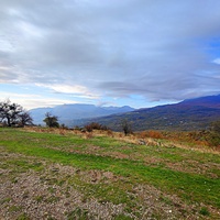 Вид с подножия Демерджи на хребет Чатыр-Даг.