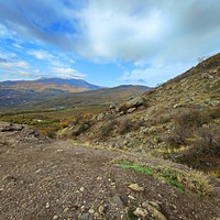 Вид со склона горы Южная Демерджи на гору Чатыр-Даг.