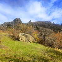 "Долина привидений" на склоне горы Южная Демерджи.