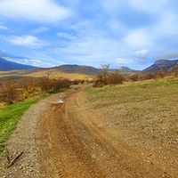 Склоны Демерджи, слева - гора Чатыр-Даг.