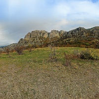 Склоны горы Демерджи, справа - "Долина привидений" на Южной Демерджи.