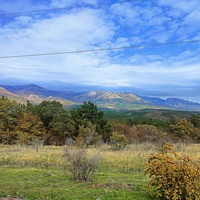 Горный массив Караби-яйла вдоль дороги от Солнечногорского к Генеральскому.