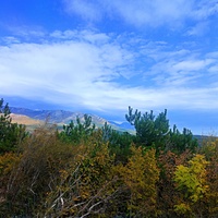 Горный массив Караби-яйла вдоль дороги от Солнечногорского к Генеральскому.