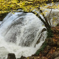 Один из верхних каскадов водопада Джур-Джур на реке Улу-узень по территории гос. природного гидрологического заказника регионального значения «Хапхальский».