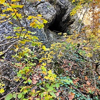 Рядом с одним из верхних каскадов водопада Джур-Джур на реке Улу-узень по территории гос. природного гидрологического заказника регионального значения «Хапхальский».