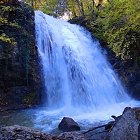 Водопад Джур-Джур на реке Улу-узень в гос. природном гидрологическом заказнике регионального значения «Хапхальский». Самый мощный каскад.