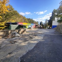 СОСЛ МЭИ "Алушта". Хоз. блок слева и Медпункт справа.