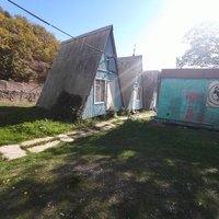 Жилые домики "Медвежий угол" и Тир СОСЛ МЭИ "Алушта".