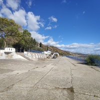 Набережная СОСЛ МЭИ "Алушта". Эллинг (кафе на набережной) и Эстрада.