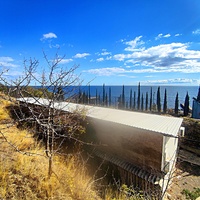 На территории СОСЛ МЭИ "Алушта". Жилой домик "Бастилия".