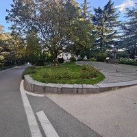 Парк «Айвазовское» — ландшафтный парк на берегу Чёрного моря. Расположен у подножия Медведь-горы в посёлке.