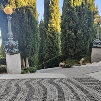 Парк «Айвазовское» — ландшафтный парк на берегу Чёрного моря. Расположен у подножия Медведь-горы в посёлке.