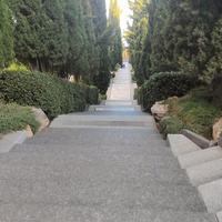 Парк «Айвазовское» — ландшафтный парк на берегу Чёрного моря. Расположен у подножия Медведь-горы в посёлке