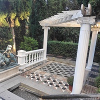 Парк «Айвазовское» — ландшафтный парк на берегу Чёрного моря. Расположен у подножия Медведь-горы в посёлке.