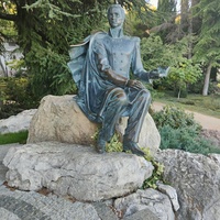 Парк «Айвазовское» — ландшафтный парк на берегу Чёрного моря. Расположен у подножия Медведь-горы в посёлке. Памятник Михаилу Николаевичу Раевскому, внуку знаменитого генерала. Президенту Российского Императорского общества садоводов.