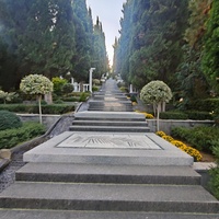 Парк «Айвазовское» — ландшафтный парк на берегу Чёрного моря. Расположен у подножия Медведь-горы в посёлке. Лестница Раевского (лестница искусств).