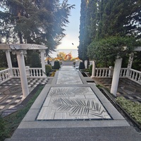 Парк «Айвазовское» — ландшафтный парк на берегу Чёрного моря. Расположен у подножия Медведь-горы в посёлке. Лестница Раевского (лестница искусств).