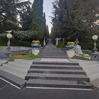 Парк «Айвазовское» — ландшафтный парк на берегу Чёрного моря. Расположен у подножия Медведь-горы в посёлке. Лестница Раевского (лестница искусств).