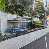 Парк «Айвазовское» — ландшафтный парк на берегу Чёрного моря у подножия Медведь-горы в посёлке. Каскадный  водопад перед памятником Михаилу Никол-чу Раевскому, внуку знаменит. генерала, президенту Росс. Импер. общ. садоводов на одноимённой лестнице.