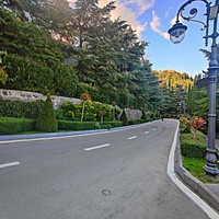 Парк «Айвазовское» — ландшафтный парк на берегу Чёрного моря. Расположен у подножия Медведь-горы в посёлке.