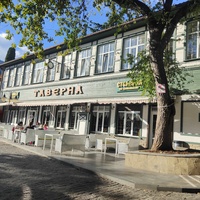 Столовая по-домашнему «Таверна» по улице Ленинградская, 36.