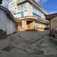 Отель "Гурзуф Санрайз" на Ленинградской улице.