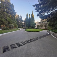 Парк «Айвазовское» — ландшафтный парк на берегу Чёрного моря. Расположен у подножия Медведь-горы в посёлке.