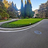 Парк «Айвазовское» — ландшафтный парк на берегу Чёрного моря. Расположен у подножия Медведь-горы в посёлке.