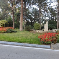 Парк «Айвазовское» — ландшафтный парк на берегу Чёрного моря. Расположен у подножия Медведь-горы в посёлке.