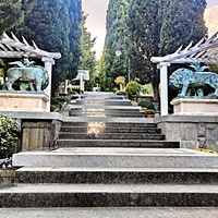 Парк «Айвазовское» — ландшафтный парк на берегу Чёрного моря. Расположен у подножия Медведь-горы в посёлке. Скульптурная композиция «Амуры, укрощающие львов» (копии с оригиналов, хранящихся в Лувре).