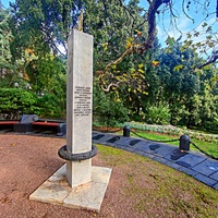 Парк в санат. «Пушкино» — памятник сад.-парк. архит. нач. XIX в. Стела в память о пребывании поэта "в доме Раевских". На самом деле семья Раевских в нём гостила с разреш. хозяина герц. Ришельё, а Пушкин путеш. вместе Раевским в 1820 г. и был здесь.