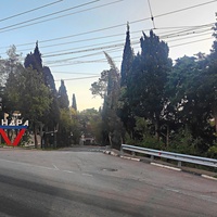 Стела на Южнобережном шоссе.