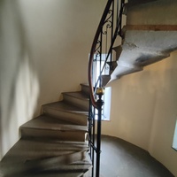 Массандровский дворец построен в 1902г. как резиденция для императора Александра III. Потайная винтовая лестница в башне на второй этаж.