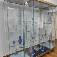 Массандровский дворец построен в 1902г. как резиденция для императора Александра III. Выставка «Как мы жили… идеалы прошлого», которая включает произведения советских художников и скульпторов в манере соцреализма.