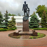Памятник адмиралу Д.Н. Сенявину на проспекте Нахимова.