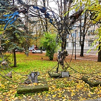 Сквер имени 200-летия Симферополя (неофициальное название — Парк кованых фигур). Знаки зодиака.