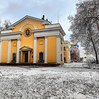 Западный фасад храма Ильи Пророка. В пристройках и трапезной части храма располагается Рязанское епархиальное управление.