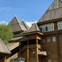 У дворца царя Алексея Михайловича Романова