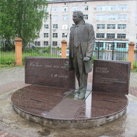 Памятник основоположнику современной медицины в городе Евгению Вагнеру.
