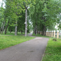 В Треугольном сквере.