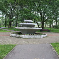 В Треугольном сквере.