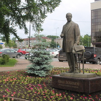 Памятник купцу Ивану Любимову, основавшему производство соды.