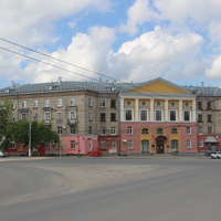 Здание Культурно-делового центра (бывший Дом учителя).